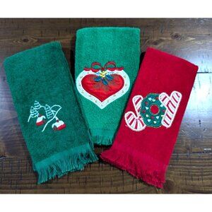 Vintage Christmas Finger Tip Bathroom Towels with Joy, Heart, Cabins Set of 3